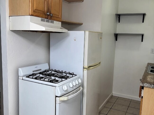 Foto del edificio - 3676 Euclid Ave