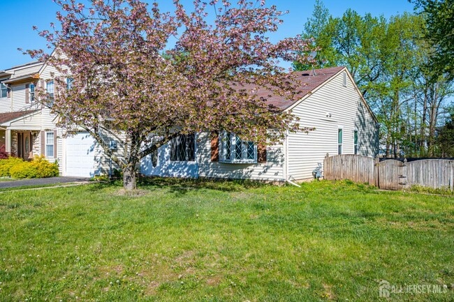 Foto del edificio - 6 Woodbury Rd