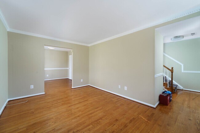 Foto del edificio - 2 Bedroom 2.5 Bath Condo in Chevy Chase