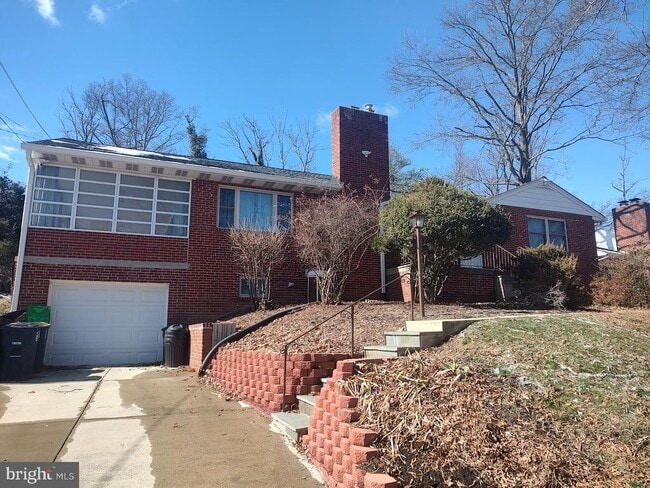 Building Photo - 10104 Towhee Ave