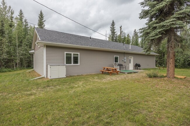 Building Photo - Spacious & Modern 3-Bed, 2-Bath Home with Oversized Garage – Pet Friendly!