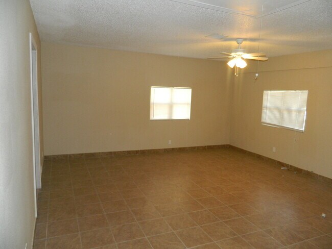 Building Photo - Spacious 4 Bed/2 Bath  in Mesa