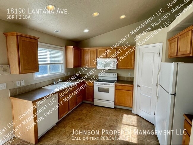 Building Photo - 18190 Lantana Ave