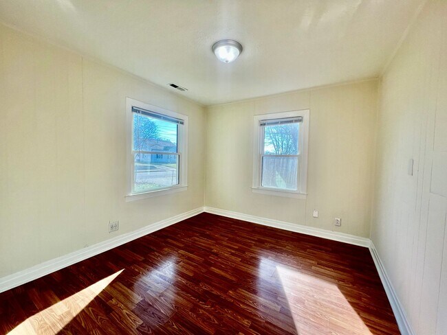 Building Photo - Move-In Ready 3-Bedroom Home with Modern Kitchen & Private Outdoor Oasis!