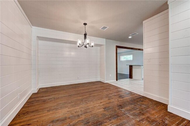 Building Photo - Amazing Gorgeous Home In The Village!!!