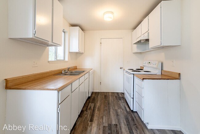 Building Photo - 3 br, 1 bath House - 6710 Falcon Way NE
