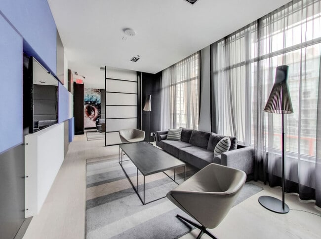 Building Photo - 199 Richmond St W