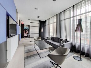 Building Photo - 199 Richmond St W