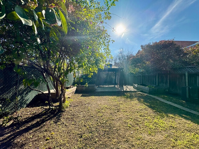 Building Photo - 695 30th St