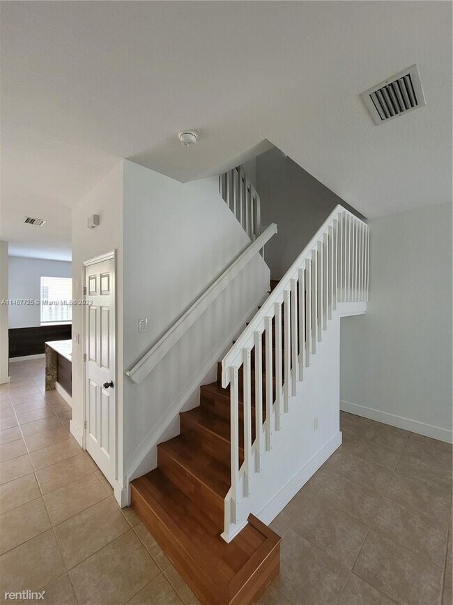 Building Photo - 4 br, 2.5 bath House - 9049 SW 19th St