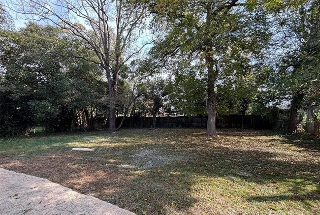 Foto del edificio - 3427 Eastway Dr
