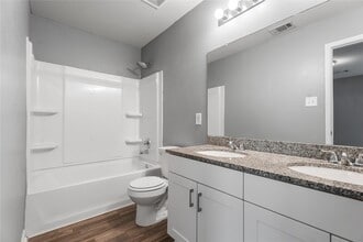 Building Photo - 15638 Del Norte Dr