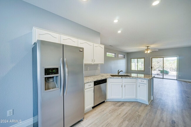 Foto del edificio - 16457 W Rock Springs Ln