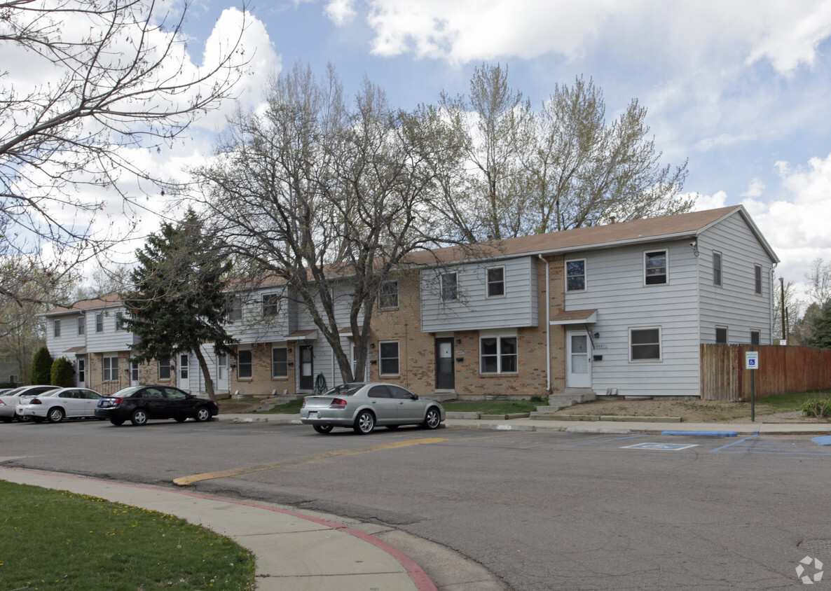 Building Photo - Rose Hill Townhouses