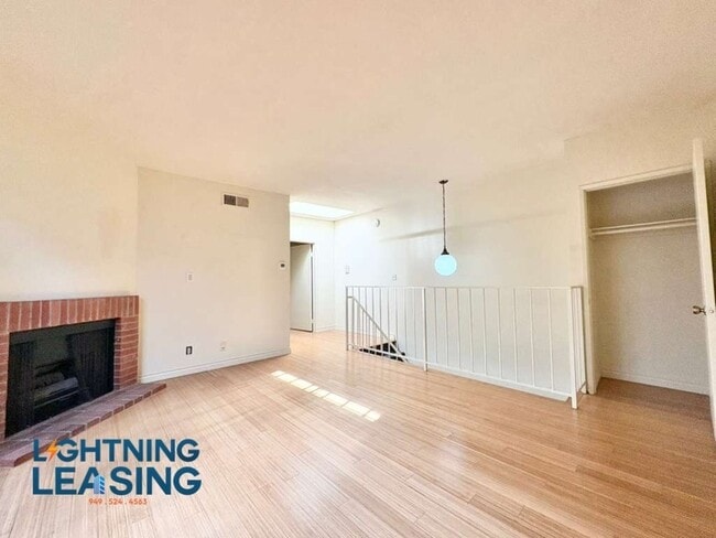 Building Photo - 4455 Vista Del Monte Ave