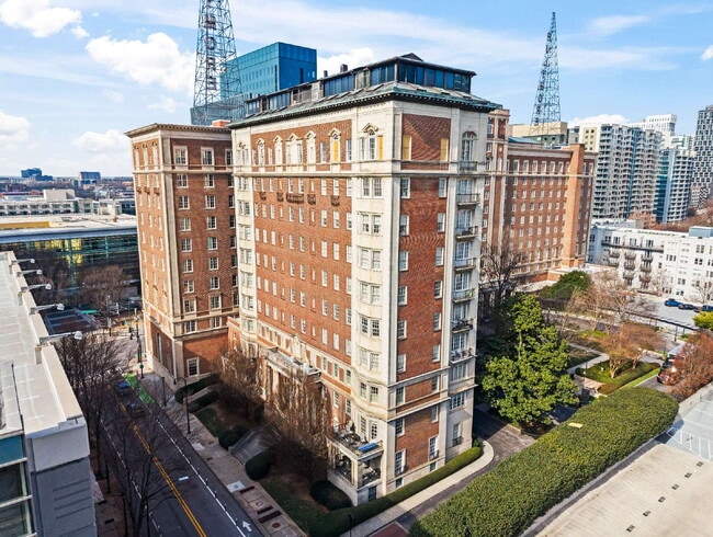 "Modern Comfort Awaits: Spacious 2-Bed, 2-Bath Condo with Elegance in the Heart of Atlanta" - "Modern Comfort Awaits: Spacious 2-Bed, 2-Bath Condo with Elegance in the Heart of Atlanta"