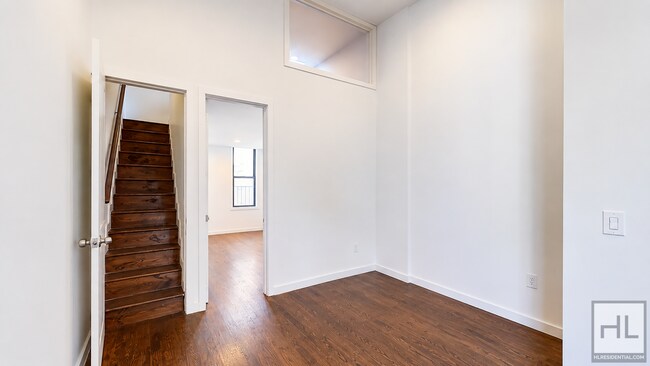 Foto del edificio - FRANKLIN AVENUE / 2-Bed 1/Bed / Loft Space / AVAILABLE OCTOBER 1st
