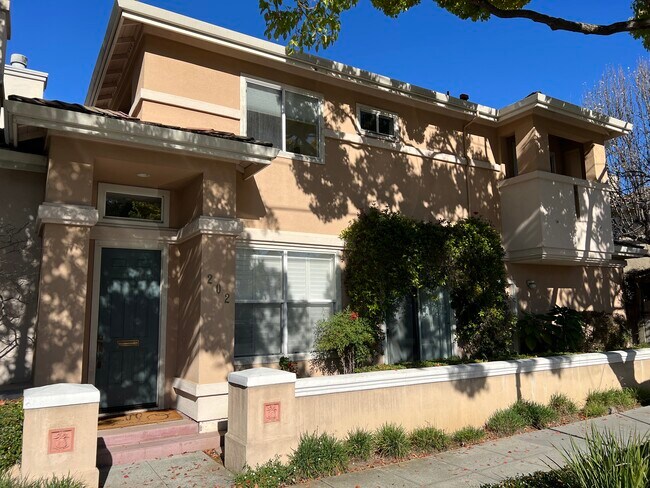 Building Photo - 202 Everett Ave