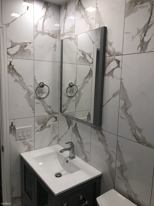 Building Photo - 3 br, 2 bath Apartment - 90 Mallory Ave Apt 2