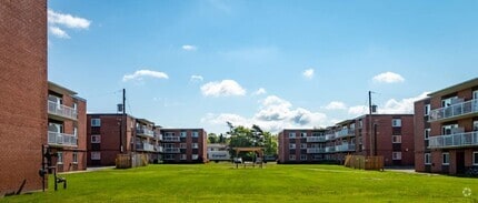 Building Photo - Garden Court Apartments