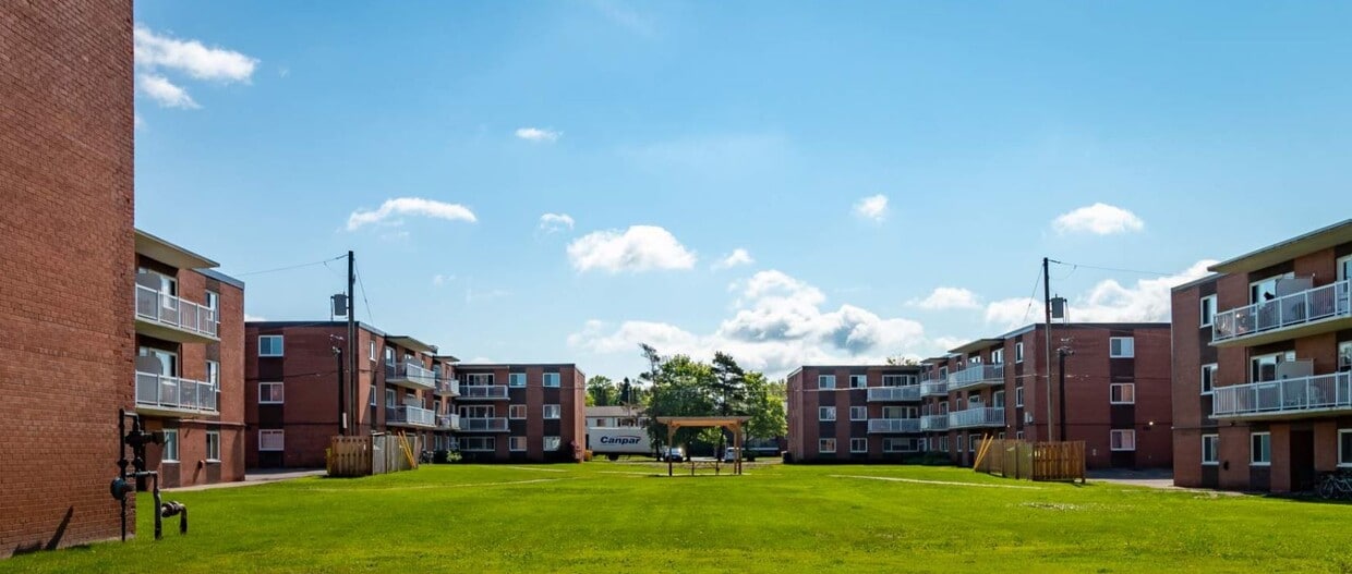 Primary Photo - Garden Court Apartments