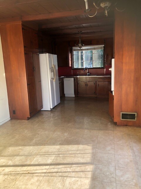 kitchen - 1224 N Hollywood Way