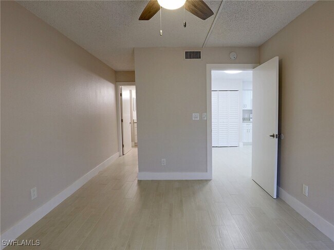 Foto del edificio - 5329 Summerlin Rd