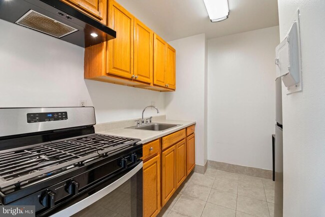 Foto del edificio - 7521 Riverdale Rd