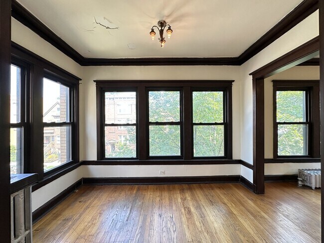 Building Photo - 2434 N Sawyer Ave