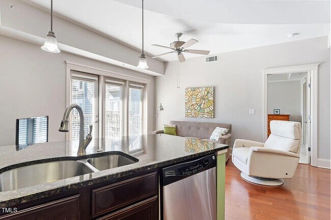 Foto del edificio - 222 Glenwood Ave
