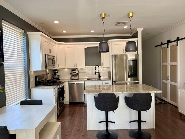 Building Photo - 46 W Eagle St