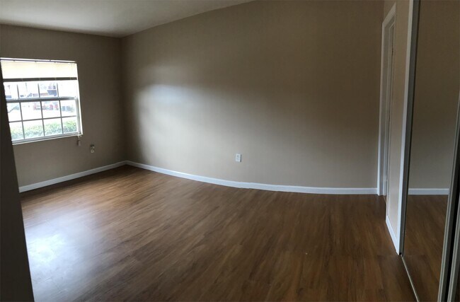Foto del edificio - 1410 W Holden Ave