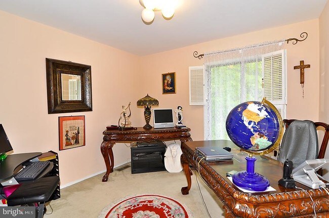Building Photo - 9642 Shadow Oak Dr