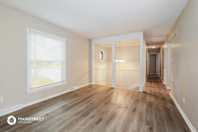 Building Photo - 10505 NW Meadow Ln Dr