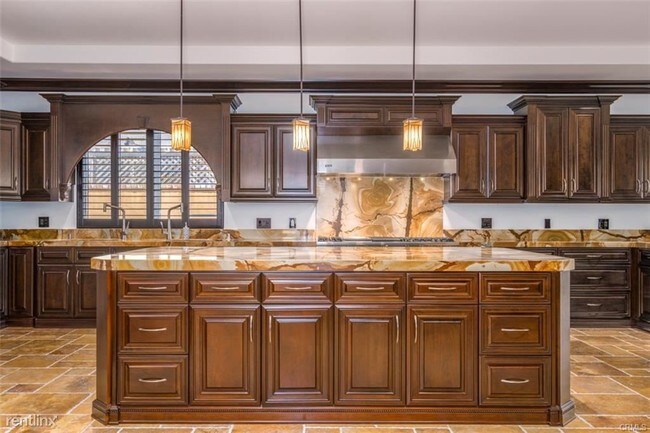 Foto del edificio - 5 br, 5 bath House - 20071 SW Cypress St