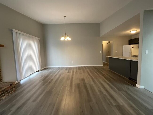 Building Photo - 158 Marion Dr