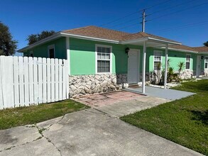 Building Photo - 280 Sunset Dr