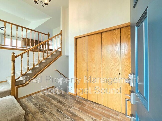 Foto del edificio - 8021 Olympic View Pl NW