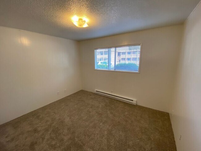 Building Photo - 550 SW Levens St