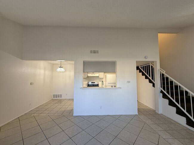Building Photo - Lancaster 2 bedroom townhouse - AVAILABLE NOW!