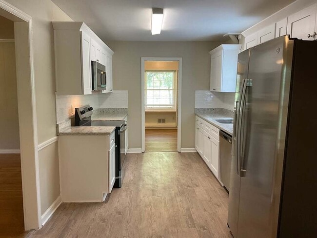 Photo - 680 Foxcroft Cir SE House