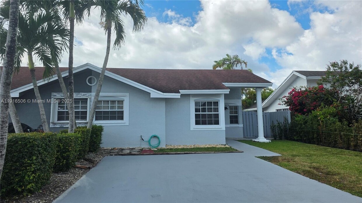 Foto principal - 9818 SW 146th Ct