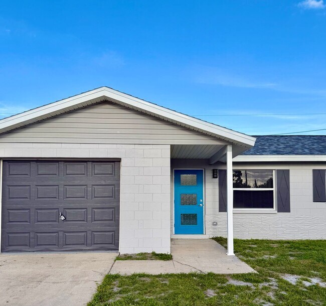 Building Photo - Adorable Makeover Melbourne Florida-Close to Wickham Rd.