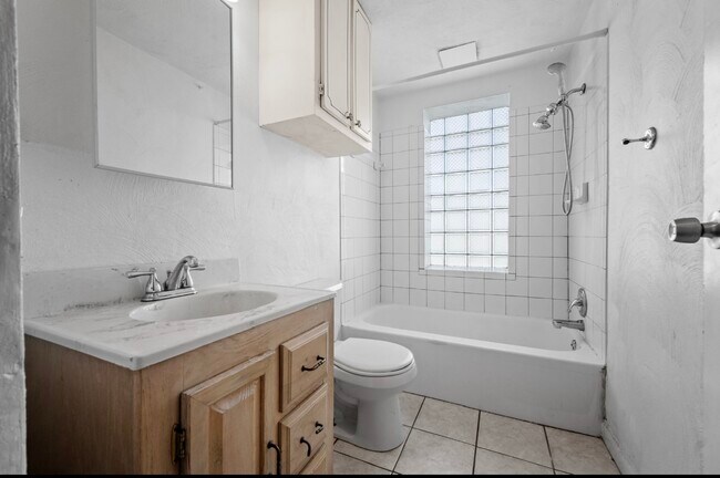 Photo - 110 S 7th St House