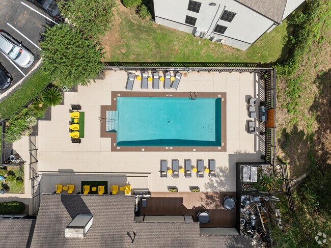 Plaza Sienna - Vista aérea de la piscina - Sienna Square - Modern Living