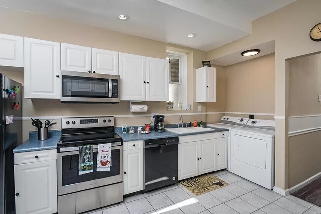 Building Photo - 2148 Allen Ave