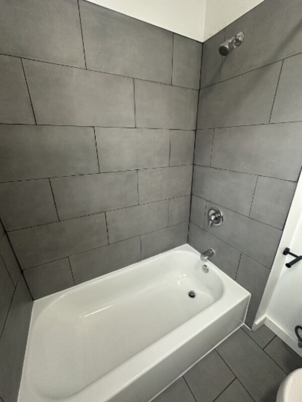 Foto del edificio - 2654 N Moreland Blvd