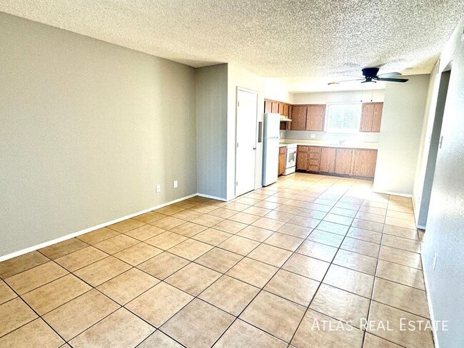 Building Photo - 465 W Ivyglen St