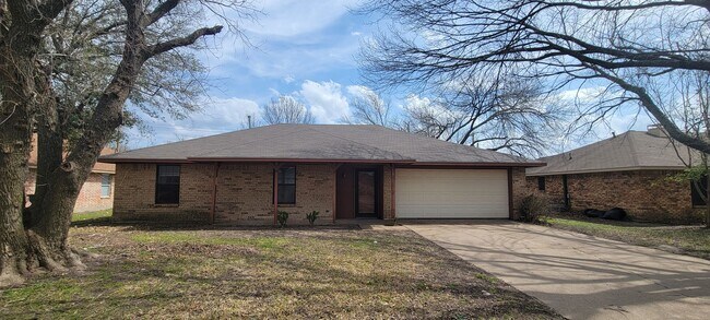 Foto del edificio - Charming and move-in ready! 3 Bedroom hous...