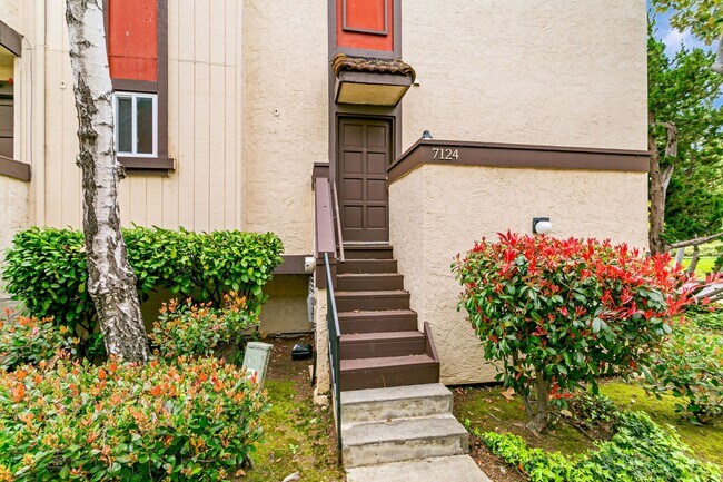 Building Photo - 3 Bedroom Townhouse with Cupertino Schools
